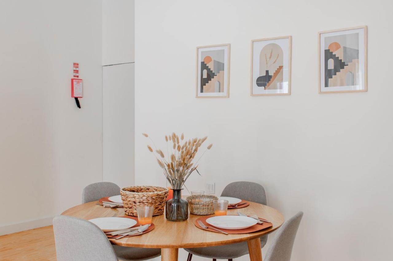 Virtudes Flat W/ Ac & Balcony By Lovelystay Porto Eksteriør bilde